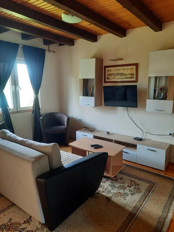 Kucica Na Tari Holiday home