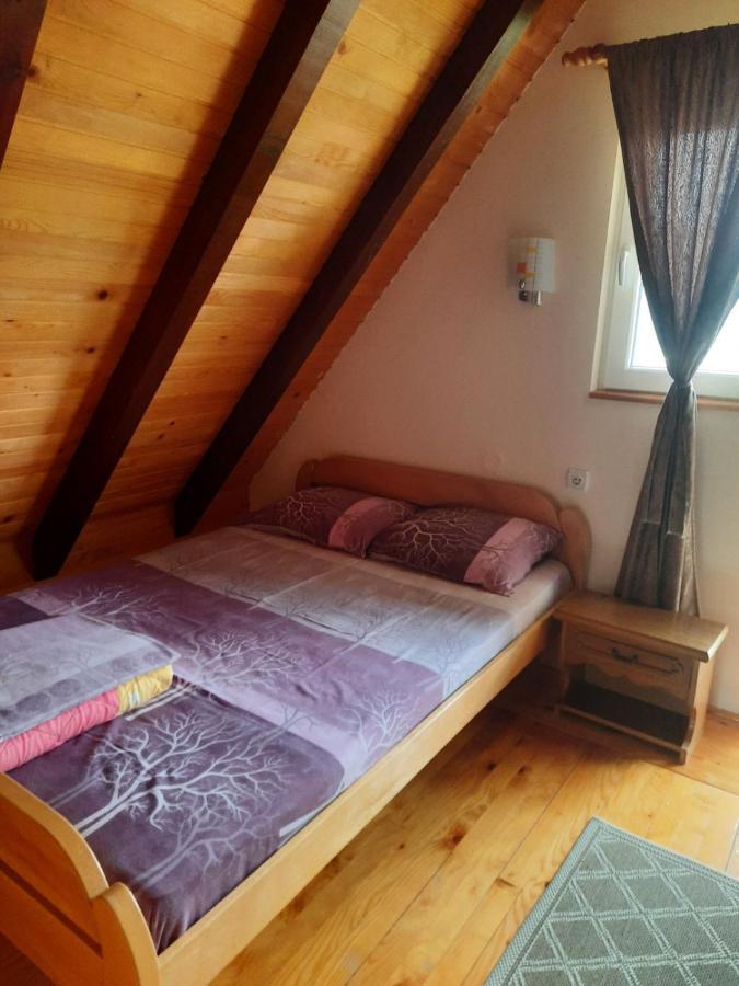 Kucica Na Tari Holiday home